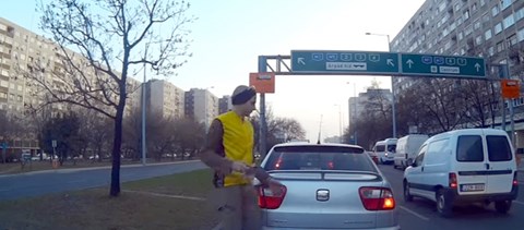 Megvan, ki a szemétszedő autós