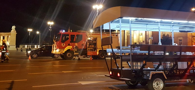 Sörbringa karambolozott a Hősök terénél – fotó