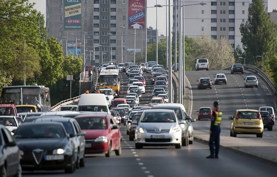 Komolyan belenyúlna az autósok életébe a kormány