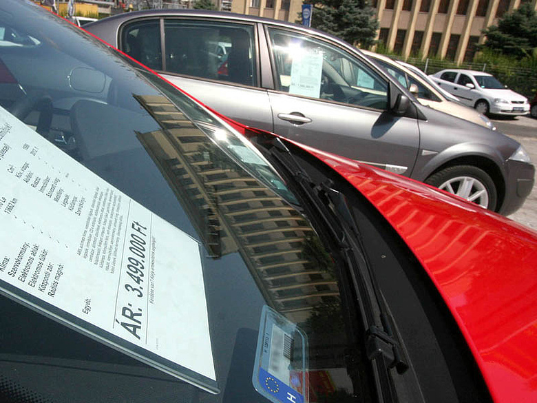 Autókereskedő bűnbandát kapcsoltak le – mutatjuk a trükköt