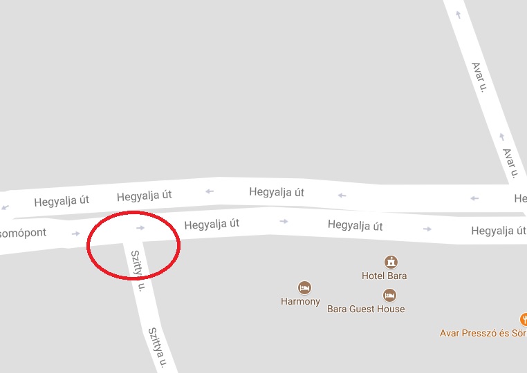 Az Izabella utcánál és a Hegyalja úton is motorbaleset történt. Mindkét környéken félpályás lezárás van.