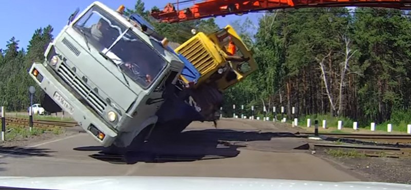A karma nem válogatós, helyre teszi az orosz Kamazt is – videó