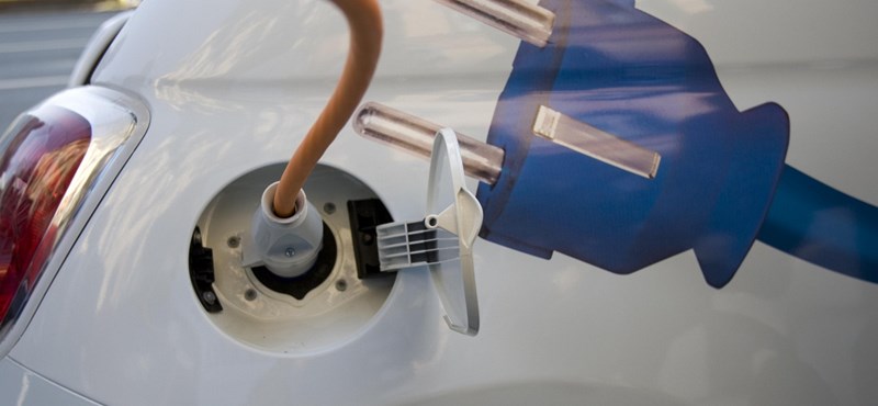 Vége az elektromos autók ingyen töltésének, de miért is jó ez?