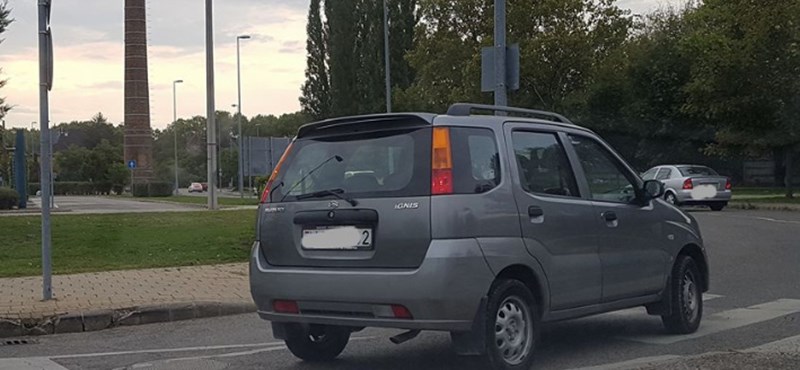 A nap fotója: szemben a budapesti körforgalomban