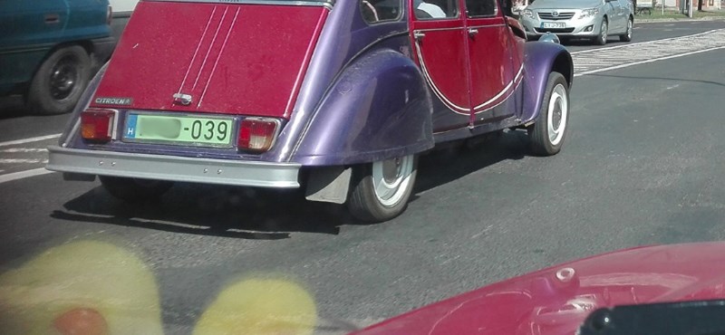 Egy öreg Citroën kacsa is kaphat zöld rendszámot