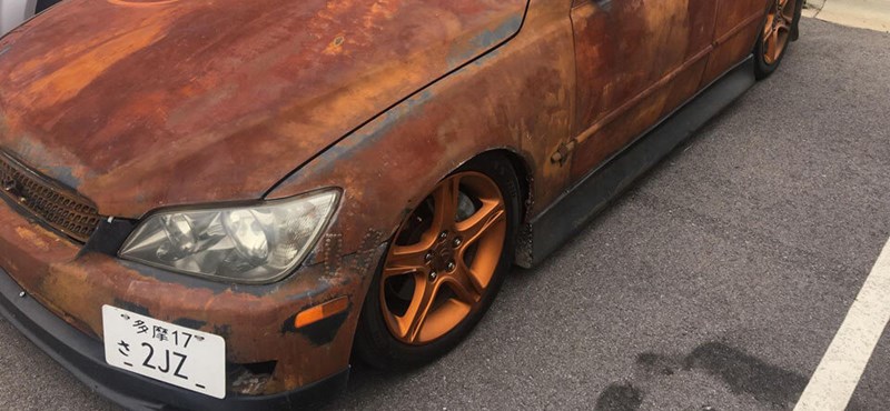 Így néz ki egy talpig rozsdás Lexus IS