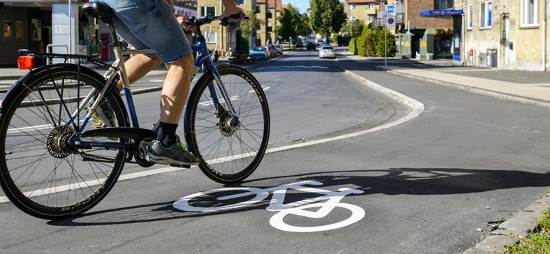 Százmilliárdból már elég rendes kerékpárutakat lehet építeni itthon is