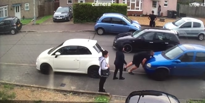 Egy erős szomszéd mindig jól jöhet, például ha valaki az autófelhajtónk elé parkol