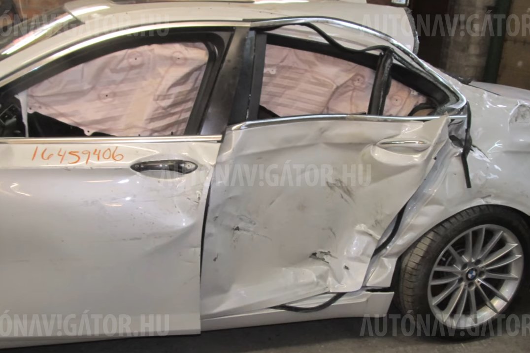 VIDEÓ: Így épül újjá romjaiból az aktuális 7-es BMW