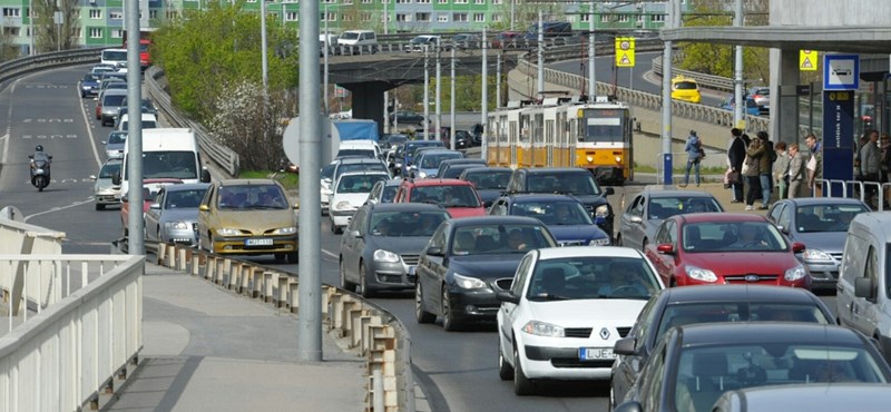 Több baleset miatt állt be az Árpád híd
