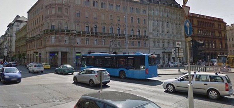 Egymás után ütközött teherkocsi, autó és busz a Blahán