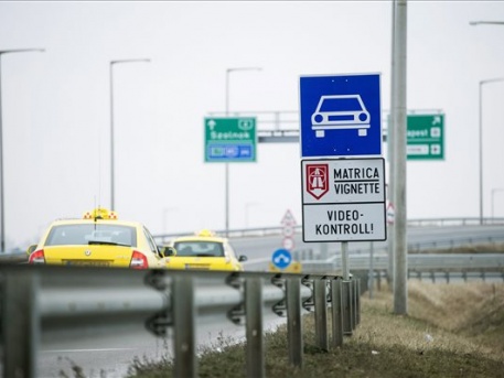 Közel 20 százalékkal drágul az autópályamatrica