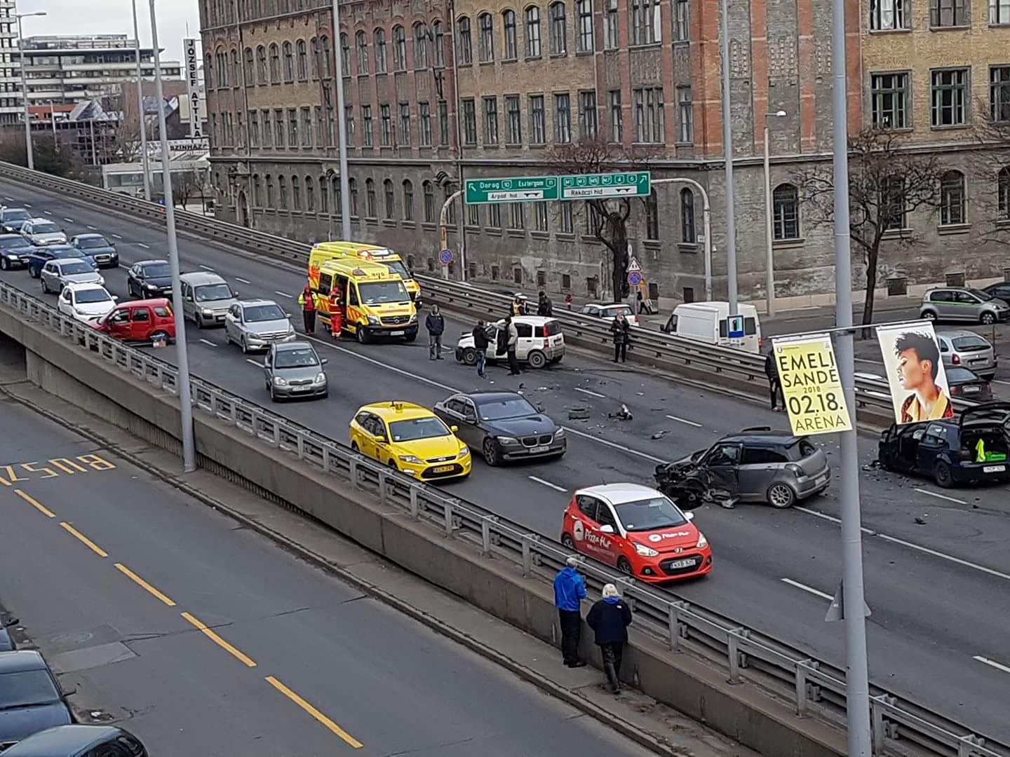 Baleset történt a Váci úti felüljárónál, az Árpád hídnál