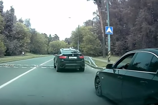VIDEÓ: Nyugi, nem mindig van szerencséje az agresszív bunkónak