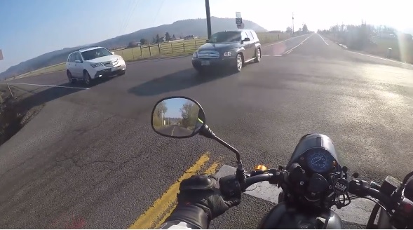 A lecke fel van adva: ezt a balesetet magyarázd meg valahogy! – VIDEÓ
