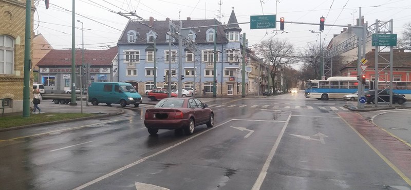 Nagyon benézte a kereszteződést egy szegedi autós