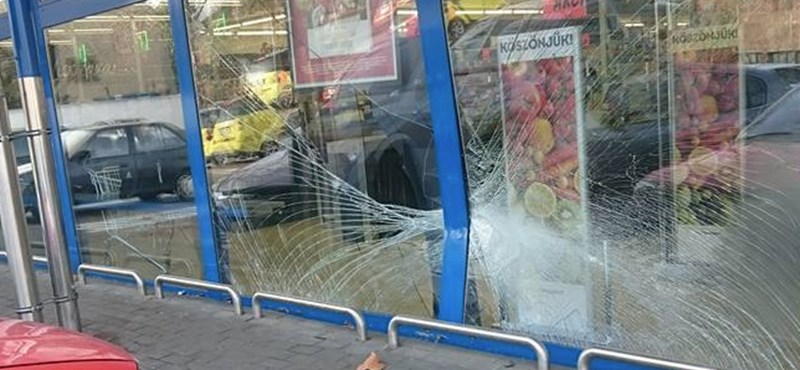 A nap fotója: ezt a manővert nem köszönte meg az autósnak zalaegerszegi Lidl