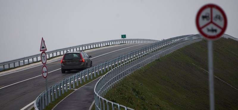 Elütöttek egy munkást, teljes útzár van az M0-s autóúton