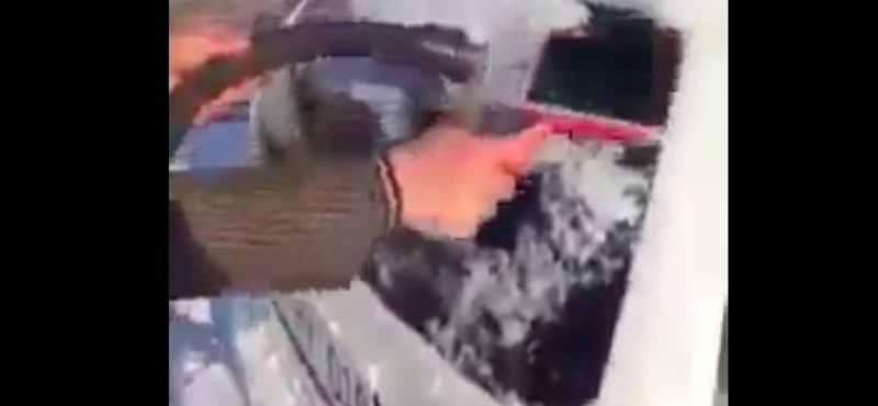 VIDEÓ: Íme egy tuti (de veszélyes) módszer az autó jégtelenítésére