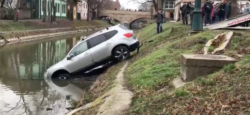Videó: Máris megvan az év legpechesebb magyar parkolása