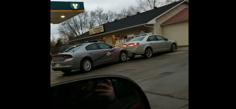 VIDEÓ: Így kezdődik egy autós üldözés Amerikában