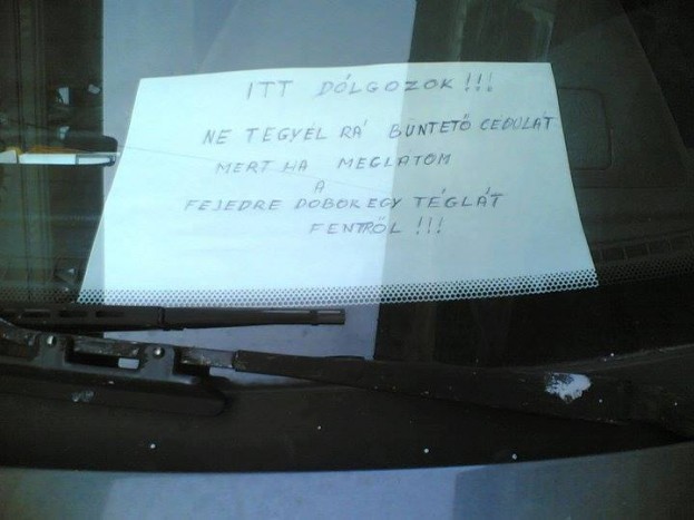 Meggyőző üzenet egy magyar szélvédőn a köztereseknek