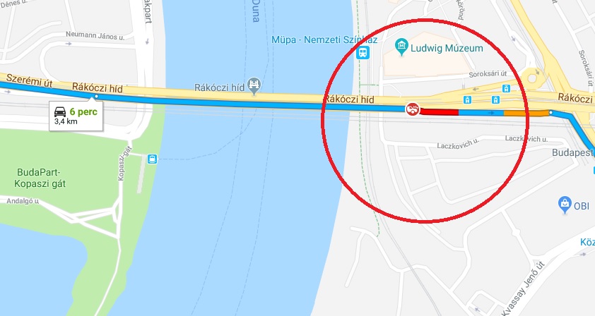 Felborult egy kisbusz a Rákóczi hídon
