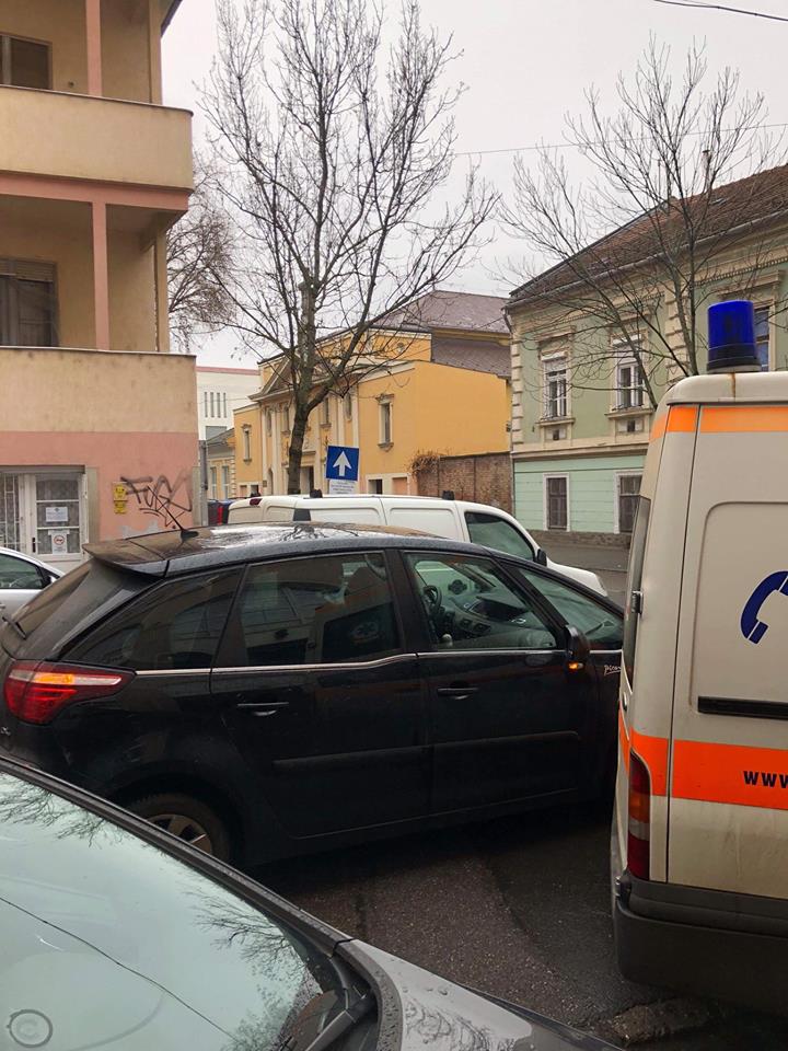 Már megint szándékosan feltartotta a mentőt egy férfi