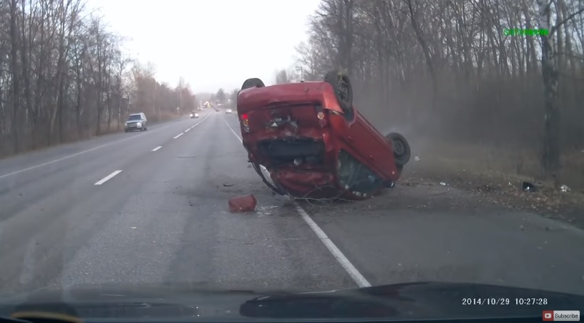 Videó: A kis Nissan nagy bukása