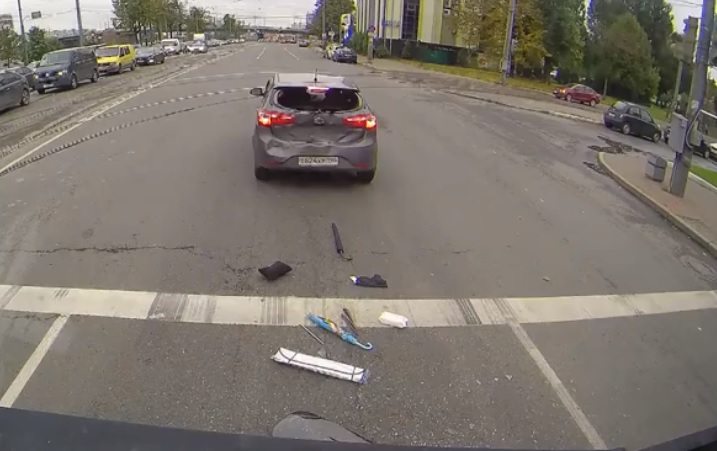 VIDEÓ: Ez az a helyzet, amikor át kell menni a sárga lámpán