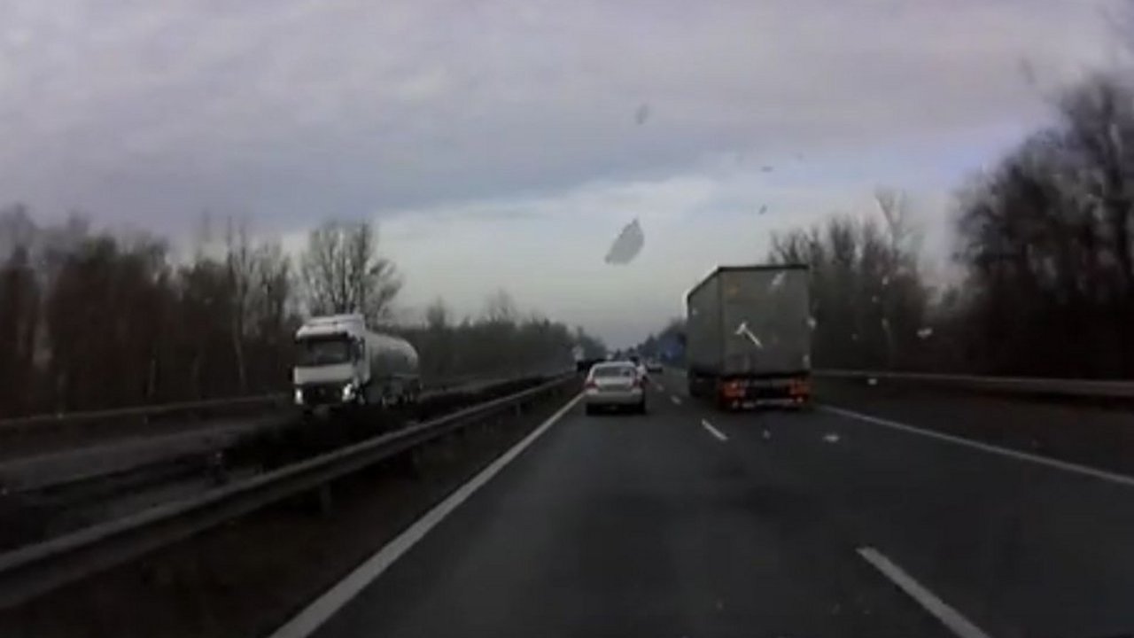 Előzzek, vagy helyet hagyjak??? Jégeső, kamionmódra!