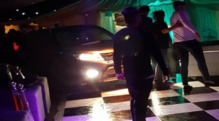 A Vitara bosszúja: Kipenderítették, majd visszament, mint faltörő kos