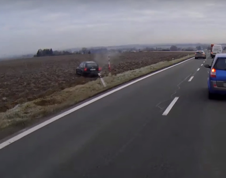 Előzés: Ez a VIDEÓ jól szemlélteti, hogy mit ne felejts el