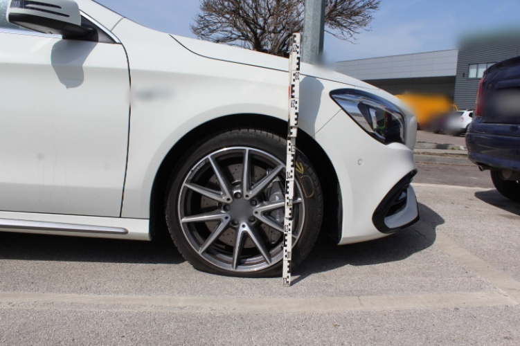 Kiszúrta a kereket, hogy meglophassa a budapesti autóst a 17. kerületben
