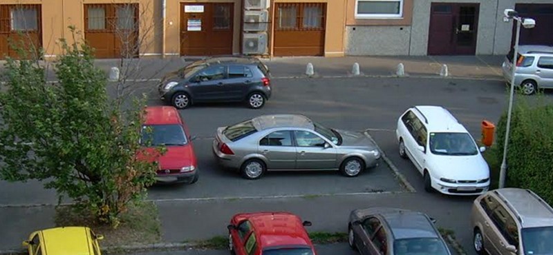 Bajnoki lakótelepi parkolás