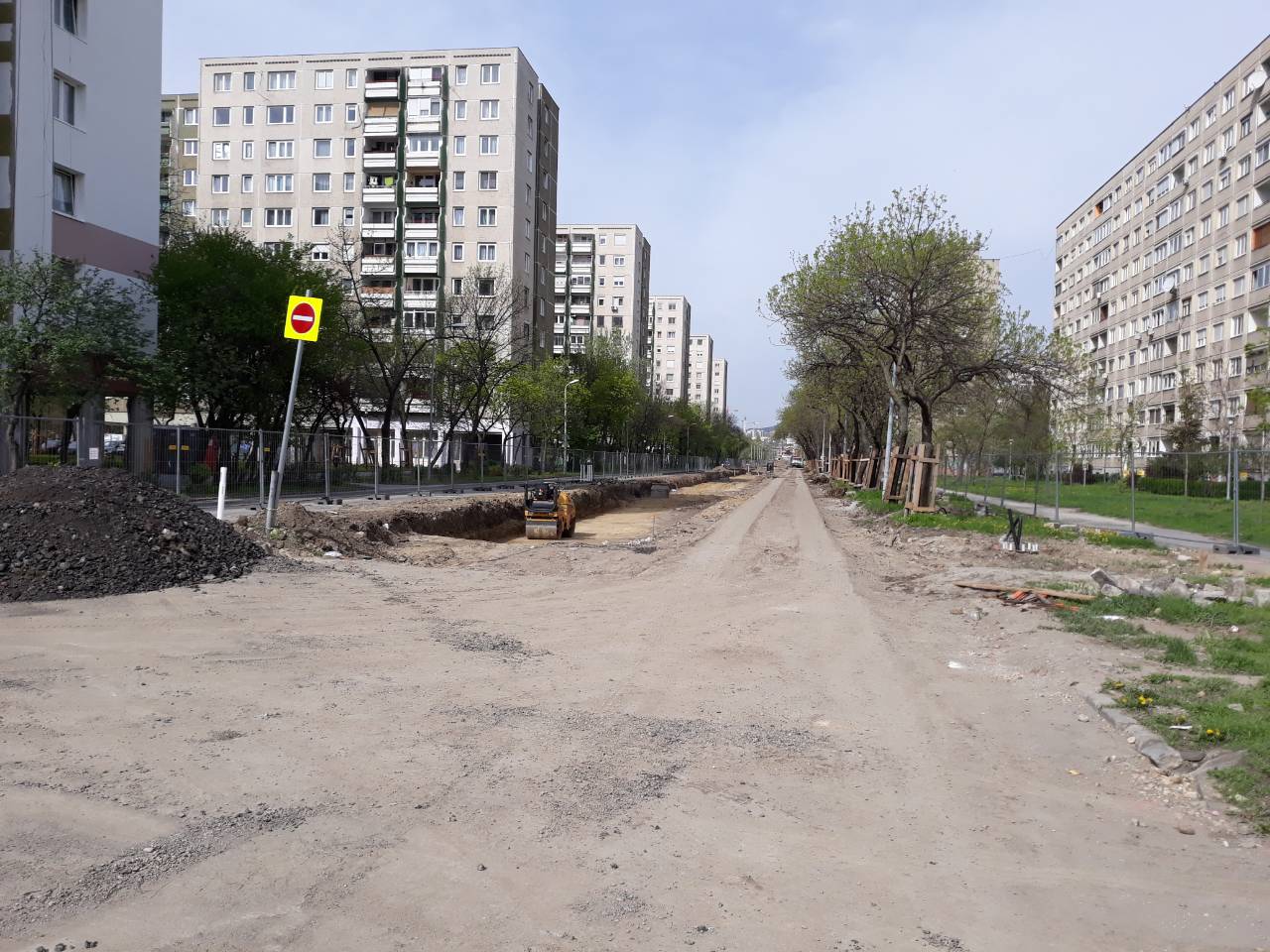 Hónapok óta szívnak az Etele úti autós lakók!