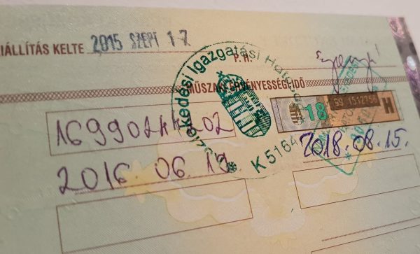 Vasárnaptól nem elég a forgalmi – Még egy iratot magunknál kell tartanunk vezetéskor