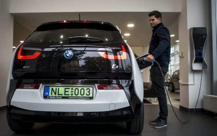 Jövőre már kötelező lesz hangszórókat szerelni az elektromos autókra