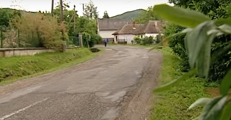 VIDEÓ: A 180 fős Kékeden, egy borsodi faluban parkolási díjat vezettek be