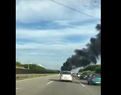 VIDEÓ: Teljes terjedelmében ég egy busz az M0-son Ecsernél, az M3-as felé!