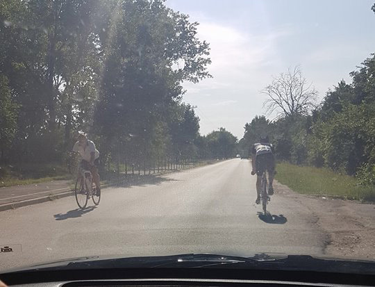 Olvasói fotó: Egyesek így használják ki a 2 sávos kerékpárutat