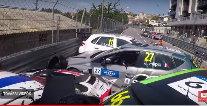 Videó – A csomagtartón át mentette csapattársát a WTCR-tömegbalesetből
