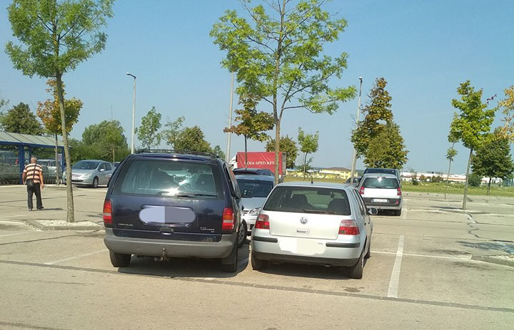 Te is inkább a parkoló legvégére állsz???