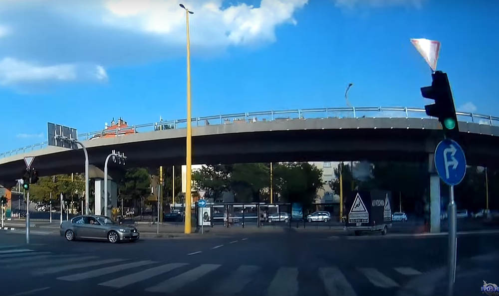 VIDEÓ: Legalább a totál, jó ideje piros lámpákat tartanák be…