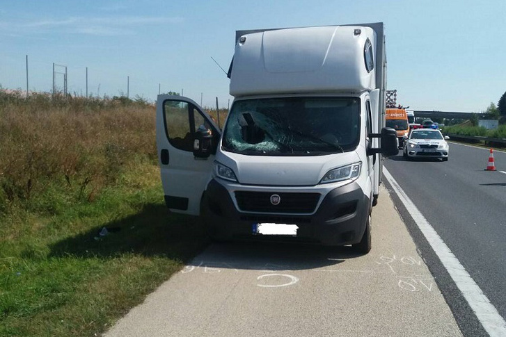 Barátja mellett ült a 19 éves lány, amikor megölte az elszabadult pótkerék