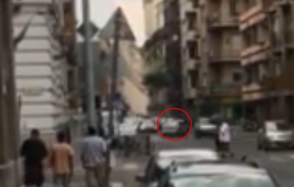 VIDEÓ: Van, aki az 1. kerületi Fő utcán megy forgalommal szemben