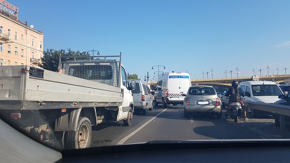 Gyönyörűen példamutató életkép és sztori, a Budai alsó rakpartról