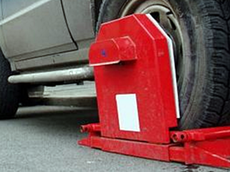 Bekeményítenek a szabálytalanul parkolókkal szemben Óbudán