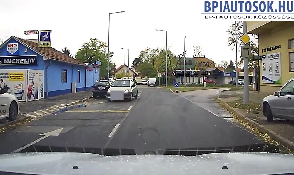 VIDEÓ: Ennél egyértelműbbek nem lehetnének a jelzések. Jogsit el!!!
