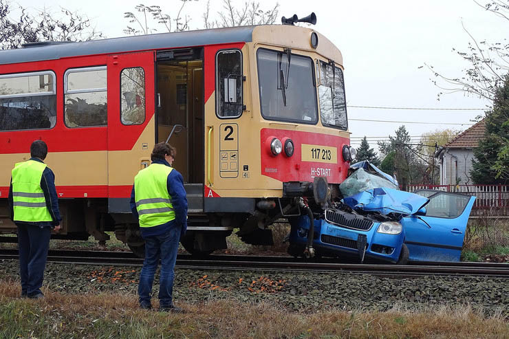 Andráskereszttel ellátott vasúti átjáróban történt halálos baleset Kecskemétnél